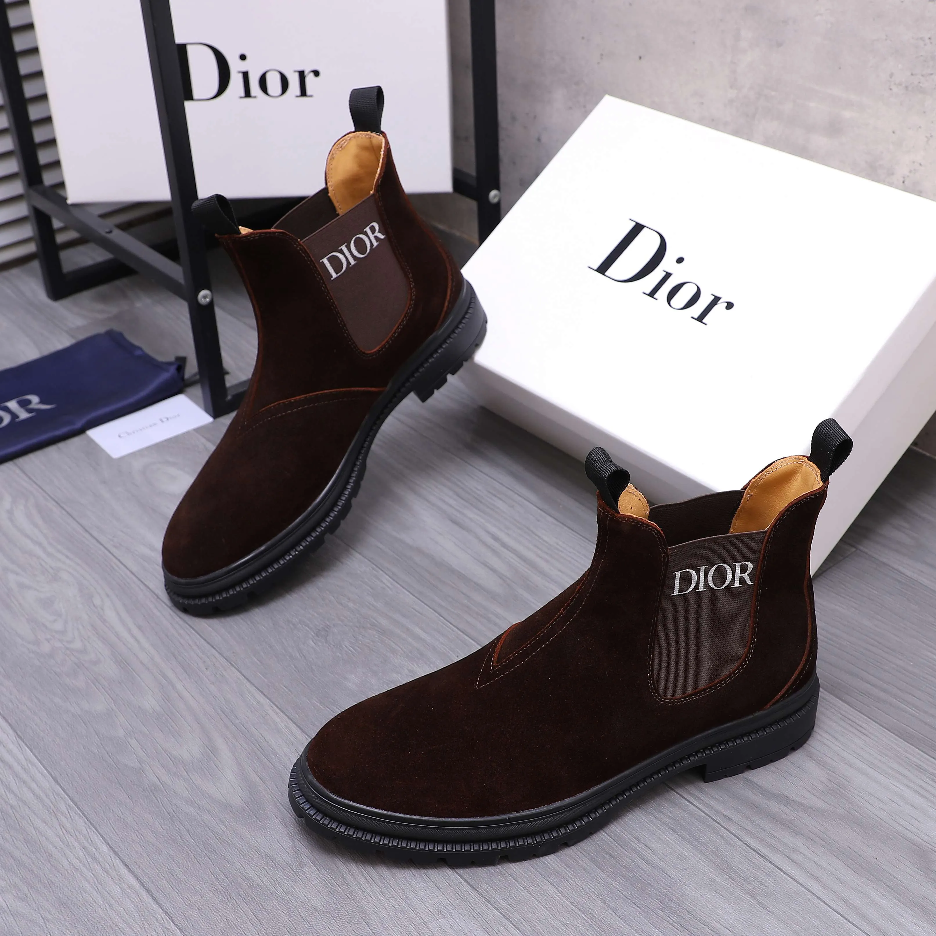 Men's shoes 💰500 Product trademark: Dior "Dior" high-top casual shoes Regular size: 38-45 (45 is custom-made and non-returnable) Product materials: Selected frosted cowhide upper, cowhide lining, rubber non-slip outsole